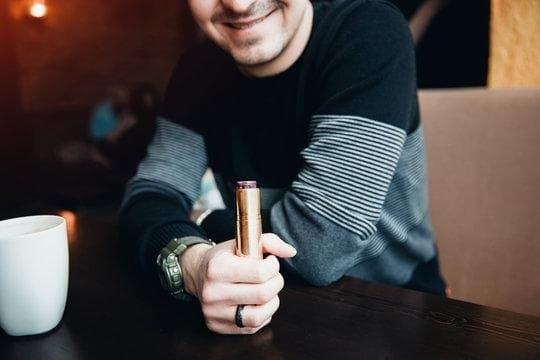 1 liter liquid e-zigarette kaufen – Sparpaket und Preisvergleich mit Tests, Aromenratgeber, Nikotinstärken und Haltbarkeitstipps