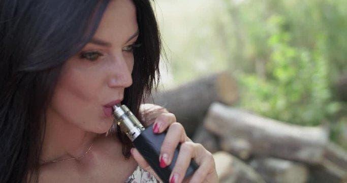 Elf Bar E Shisha Test und Kaufberatung 2025 – Elf Bar E Shisha Erfahrungen zu Geschmack, Akku und Zubehör